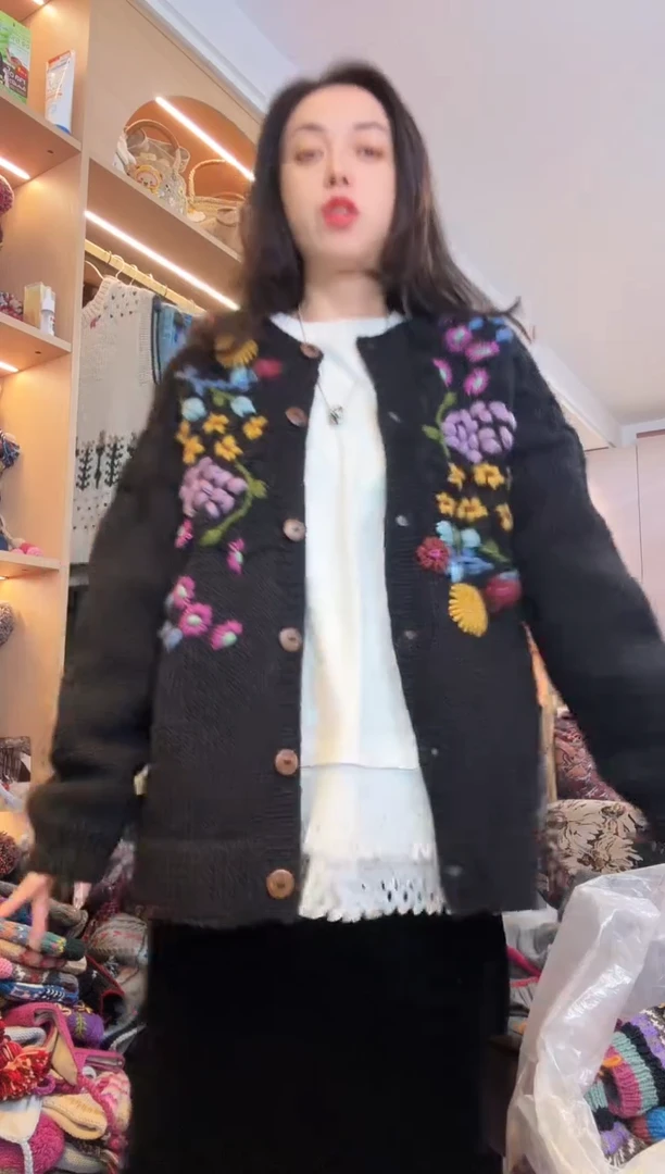 羊毛纯手工刺绣纯羊毛外套