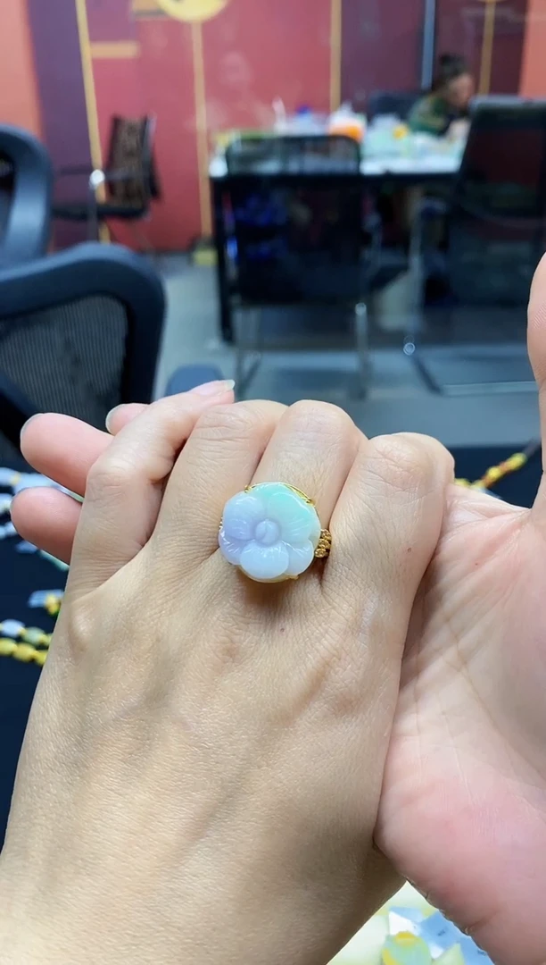 颈饰未镶嵌翡翠奔*戒指