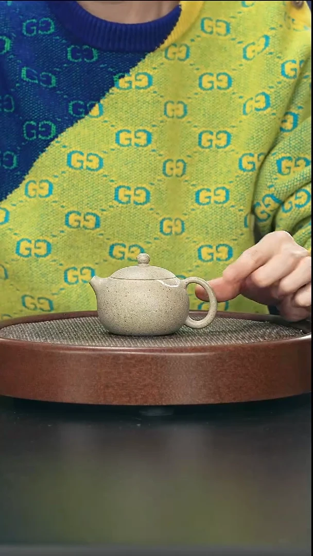 茶壶紫砂小西施-黑段-全手工微瑕（破）