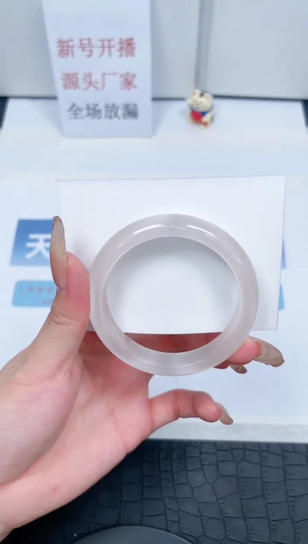 【闪购商品】石英质玉手镯未镶嵌73-54.3