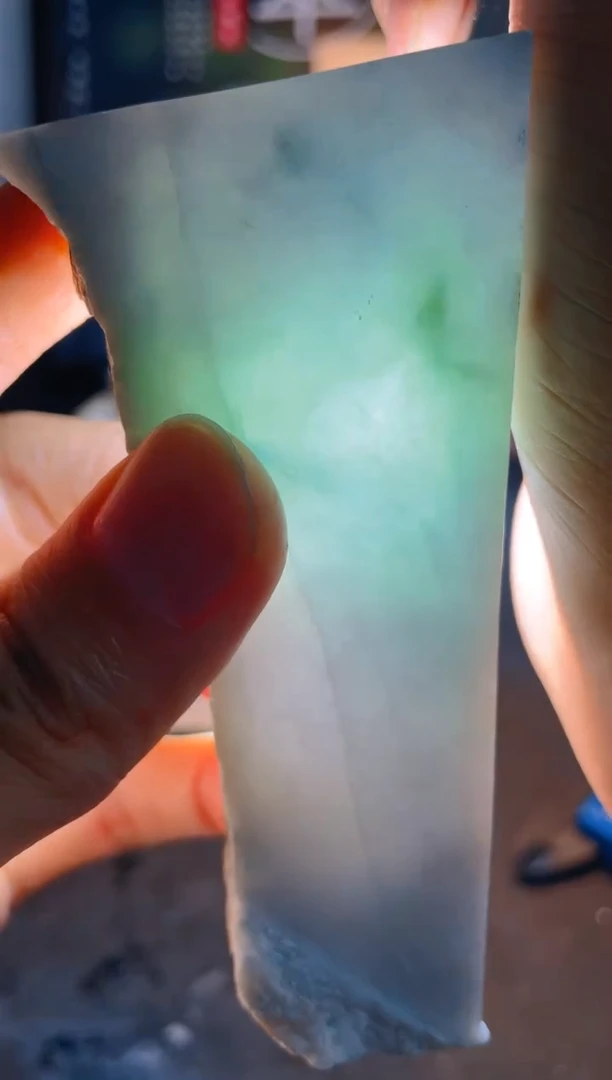 翡翠未镶嵌颈饰阳**造翡翠