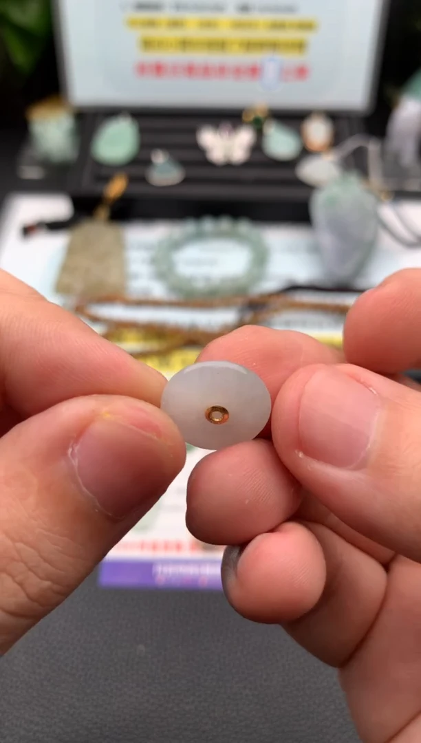 【闪购商品】翡翠颈饰18K金镶嵌吊坠