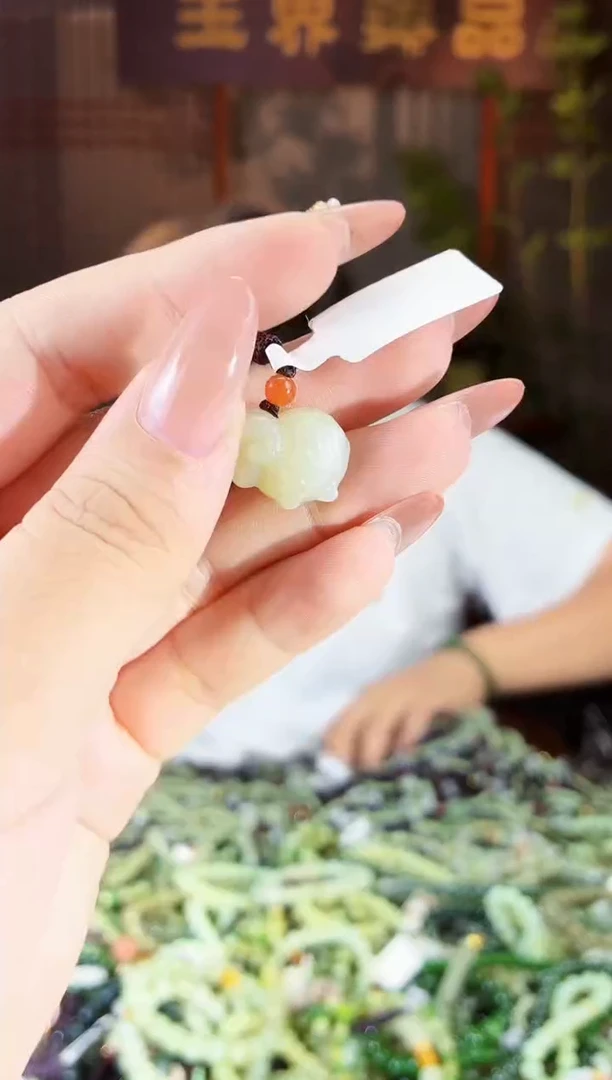 和田玉未镶嵌颈饰拍一发一