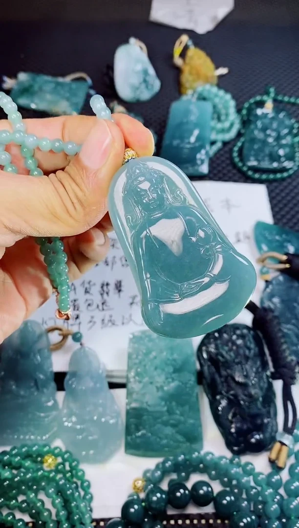 翡翠未镶嵌颈饰