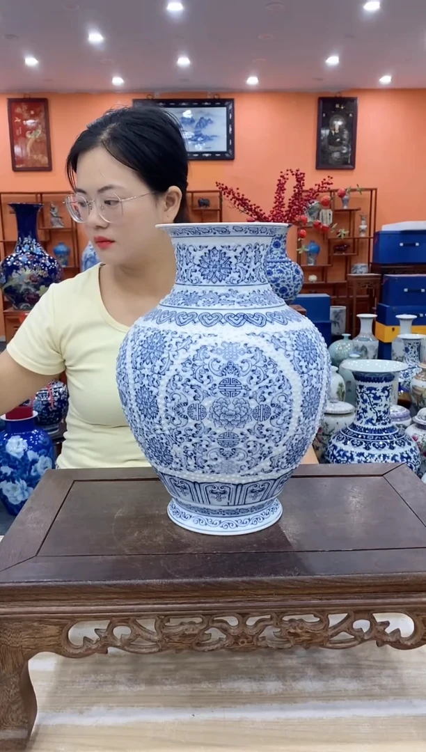 摆件青花堆白瓶