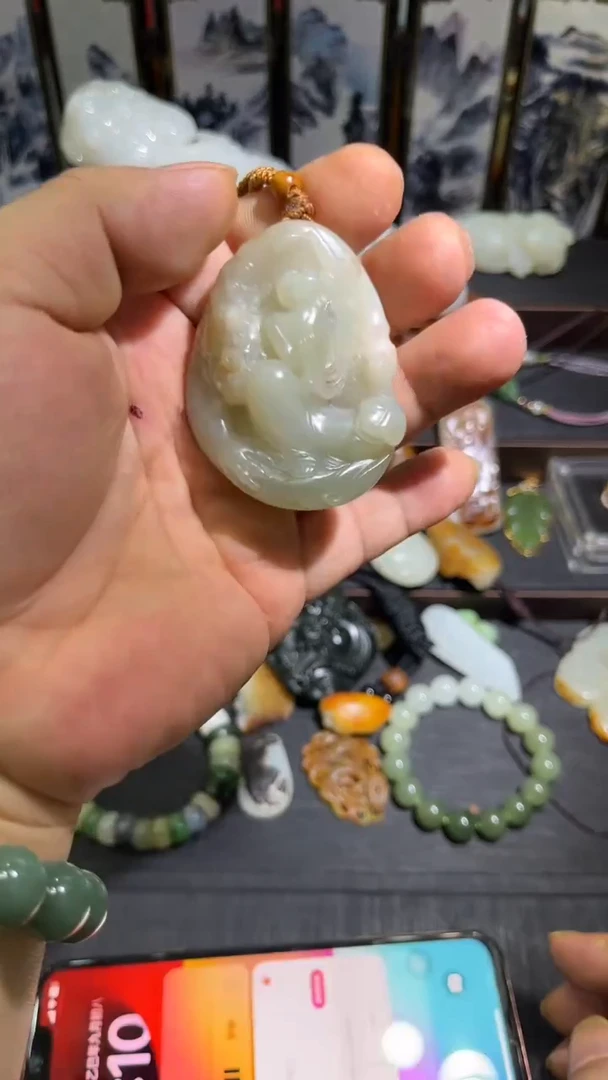 吊坠(赠链)未镶嵌和田玉（子料）籽料地藏王菩萨