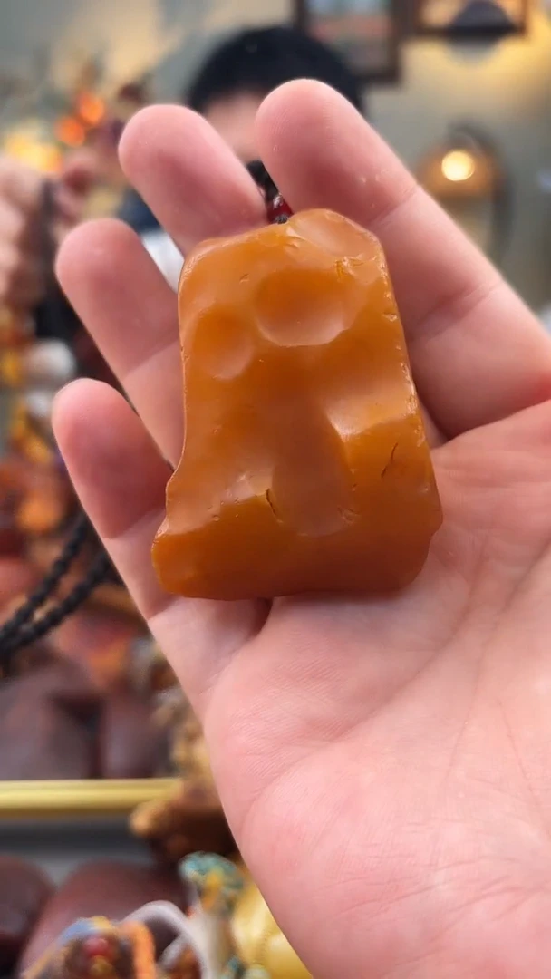 未镶嵌颈饰琥珀吊坠