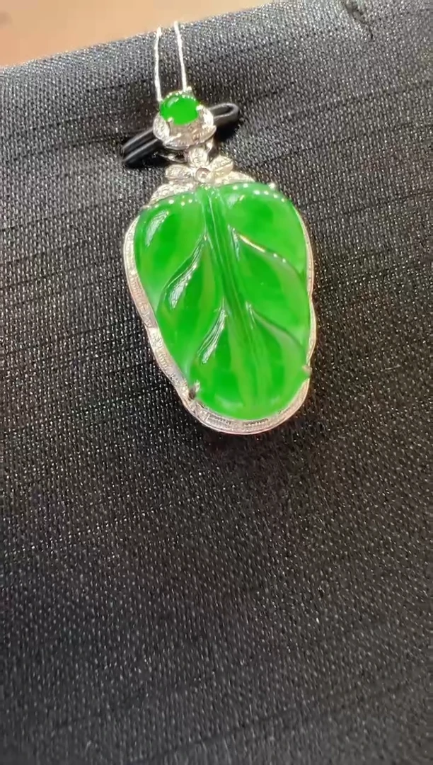 【闪购商品】翡翠吊坠(不含链)18K金镶嵌