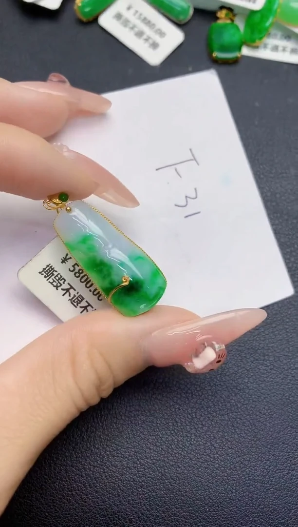 颈饰18K金镶嵌翡翠缅甸天然翡翠A货