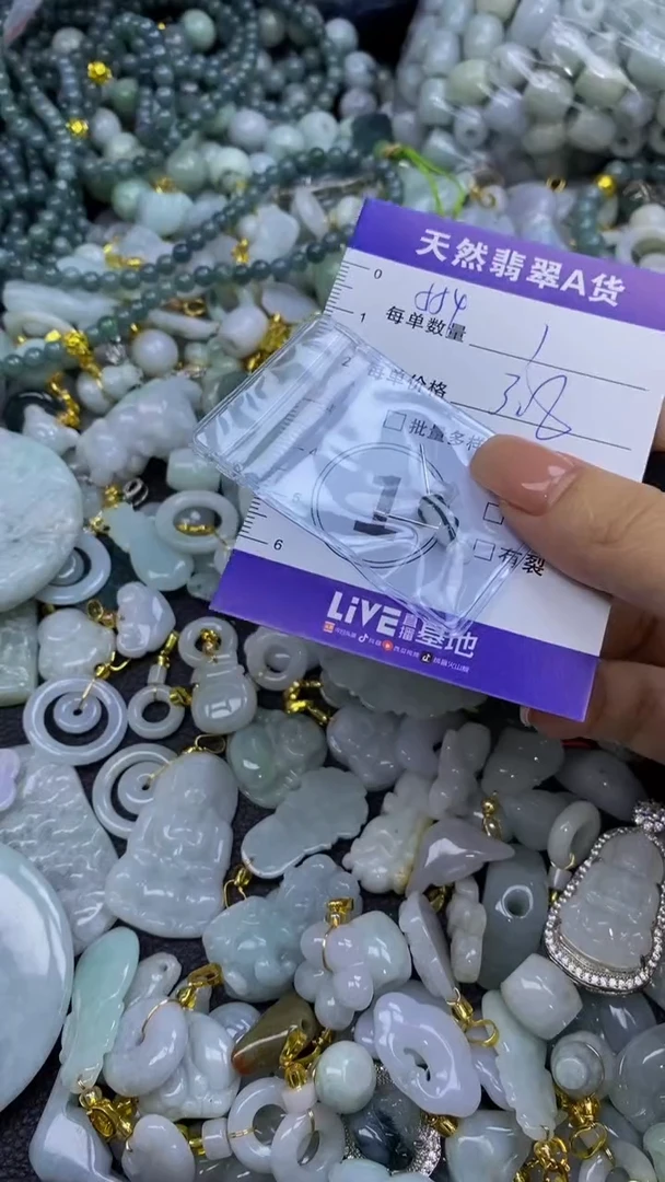翡翠未镶嵌颈饰天然翡翠A货吊坠批量多样性发其一