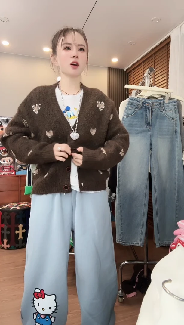 咖色衣服咖色衣服