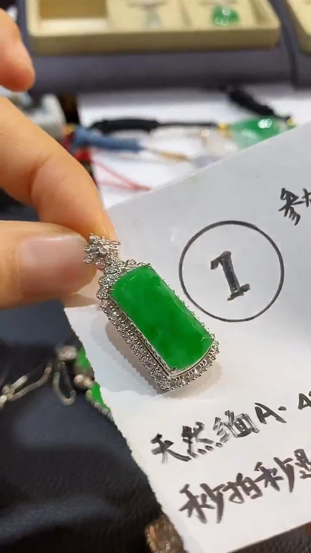 翡翠18K金镶嵌吊坠(不含链)吊坠