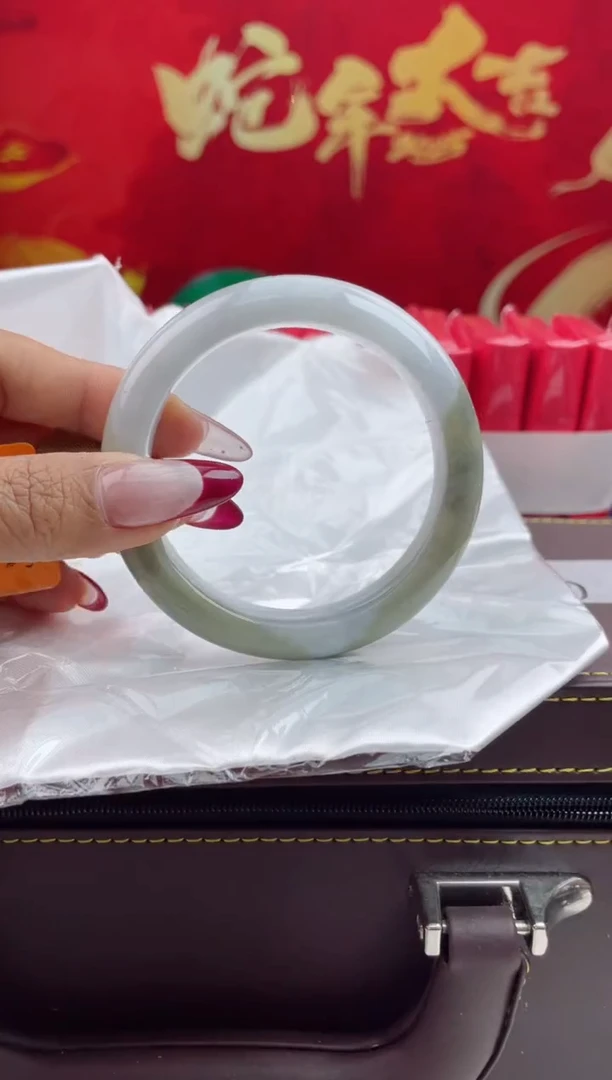 【闪购商品】翡翠手镯未镶嵌7翡翠手镯（微瑕）