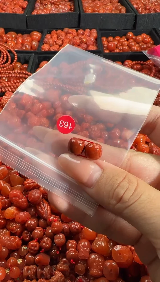 南红玛瑙未镶嵌颈饰1