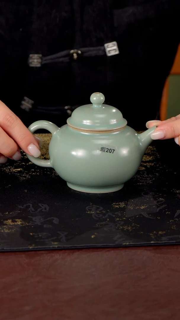 杯瑕207 容天壶 王君子章款