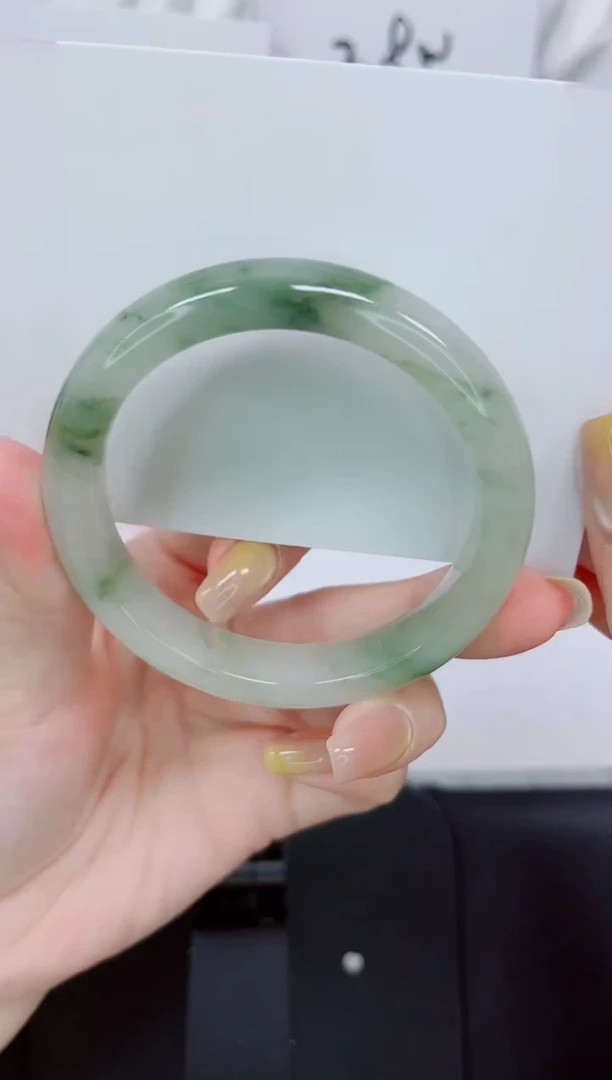 石英质玉手镯未镶嵌185