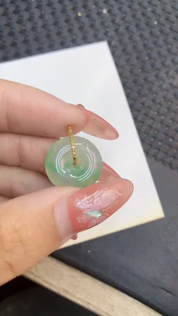 颈饰18K金镶嵌翡翠1