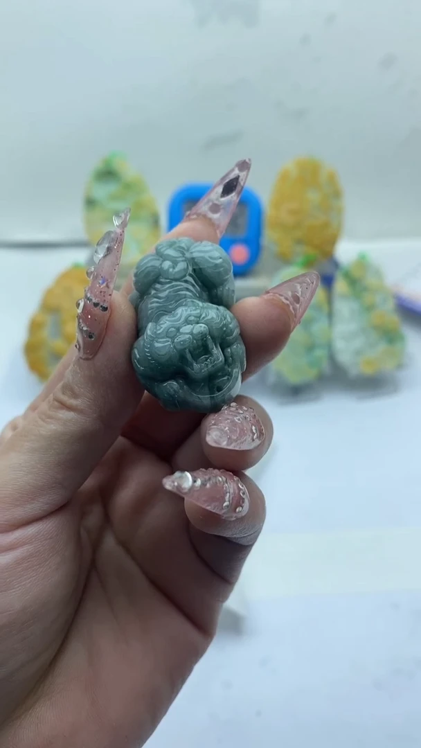 【闪购商品】翡翠颈饰未镶嵌挂件