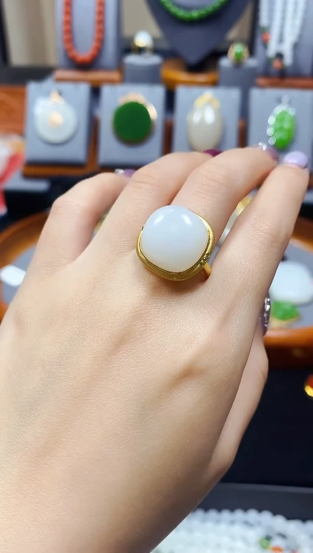 【闪购商品】和田玉羊脂方糕糕戒指18K金镶嵌*