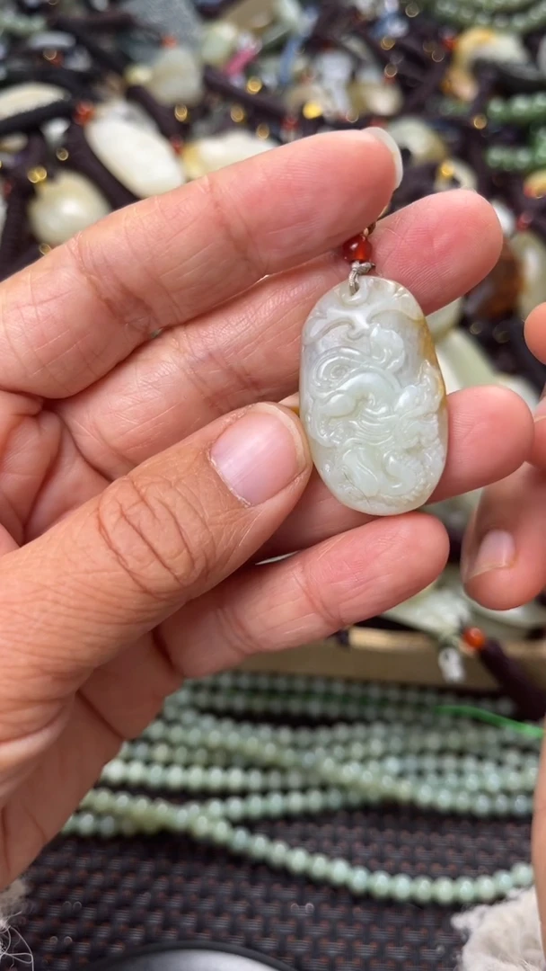 【闪购商品】和田玉颈饰未镶嵌多样性发货没有证书拍一发一有瑕