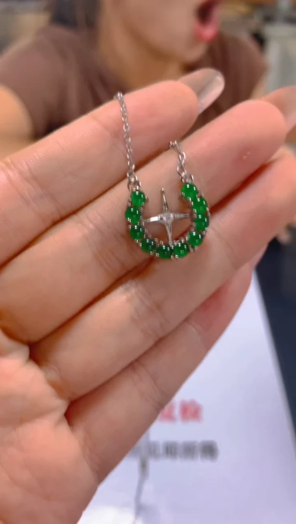 翡翠未镶嵌颈饰多样性发一