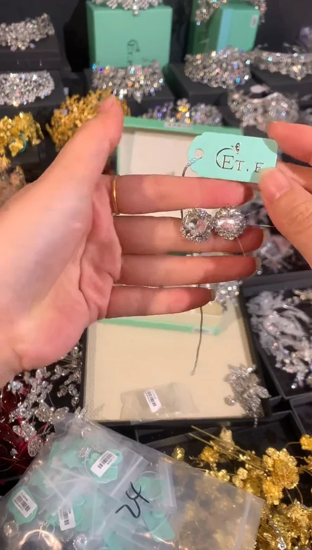 混合材质莎莎彩妆新娘头饰