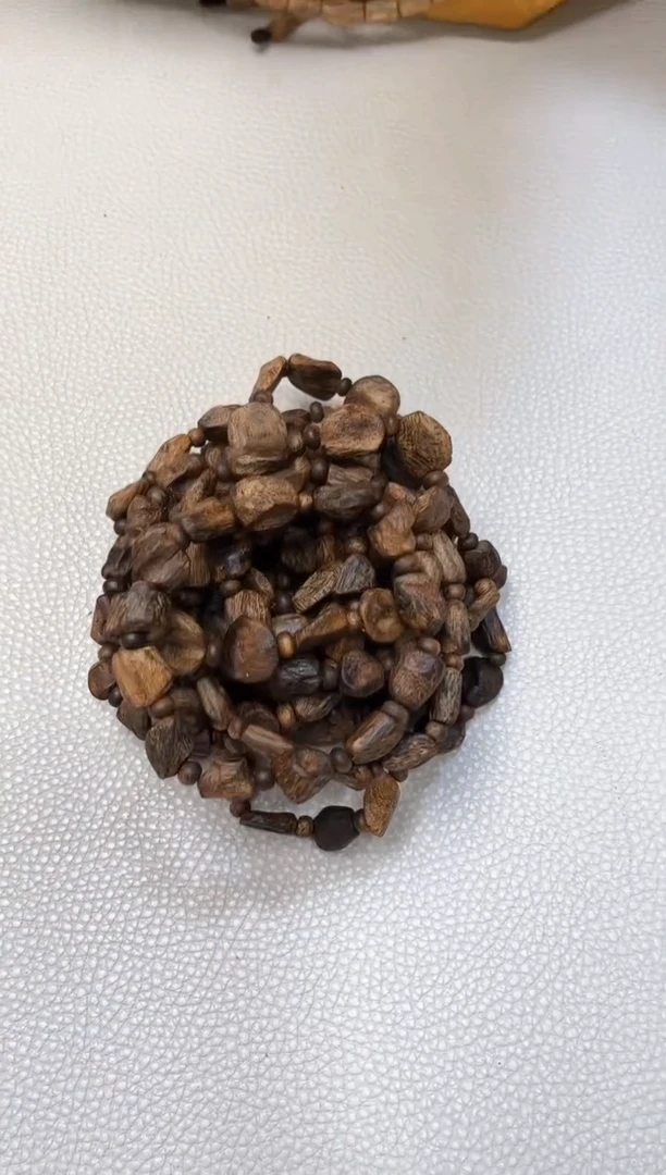 【闪购商品】沉香手串棋楠红金猊丁头牛肉干随型单圈多样性发其一