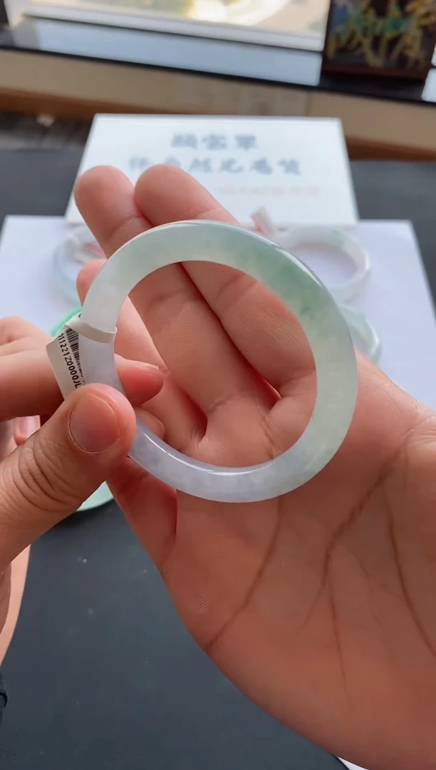 【闪购商品】翡翠手镯未镶嵌40号53*8.5*8.8圆条