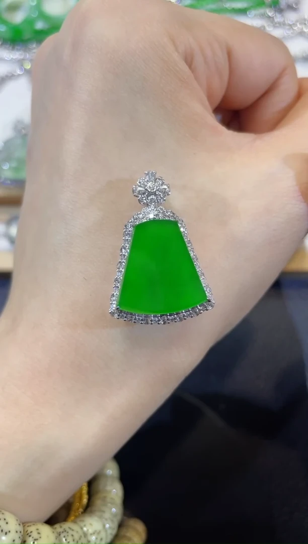 吊坠(不含链)18K金镶嵌翡翠团购1