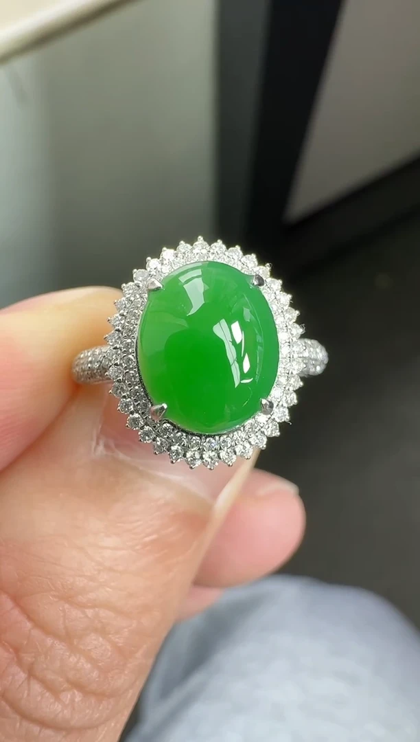 18K金镶嵌戒指翡翠寄售回流，24小时鉴赏期