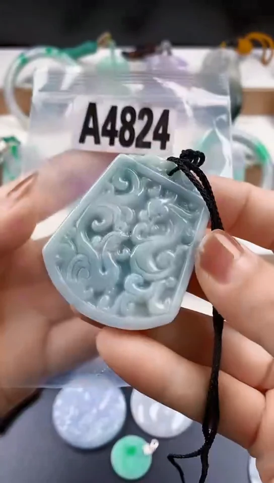 颈饰未镶嵌翡翠天然翡翠吊坠挂件