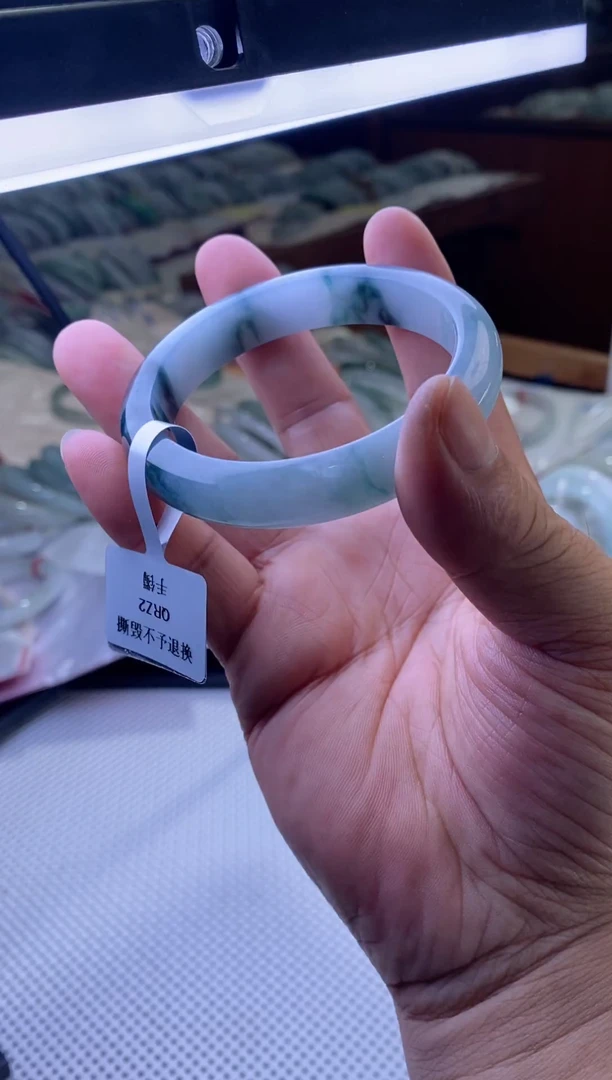 翡翠手镯未镶嵌4012