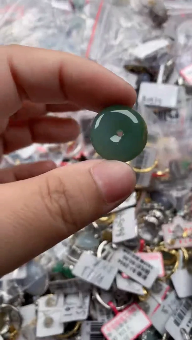 未镶嵌戒指翡翠888    10