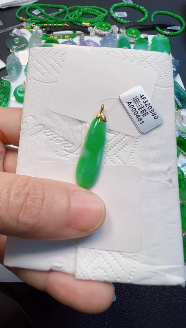 【闪购商品】翡翠吊坠(不含链)18K金镶嵌360