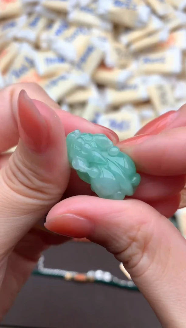 【闪购商品】翡翠挂件未镶嵌一