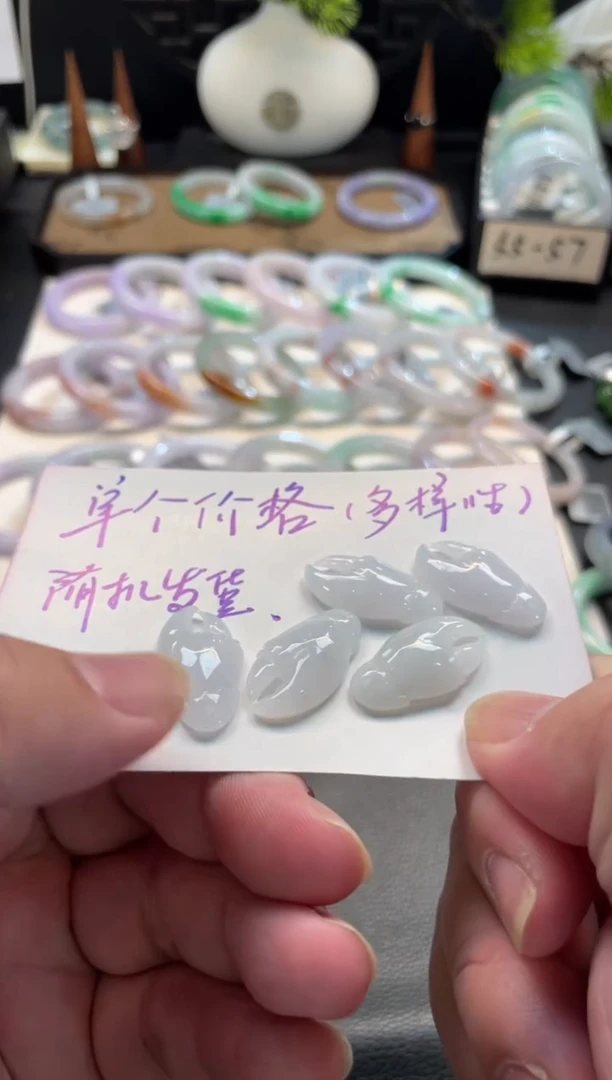 颈饰未镶嵌翡翠17号链接 有纹裂 多样性 随机发一个