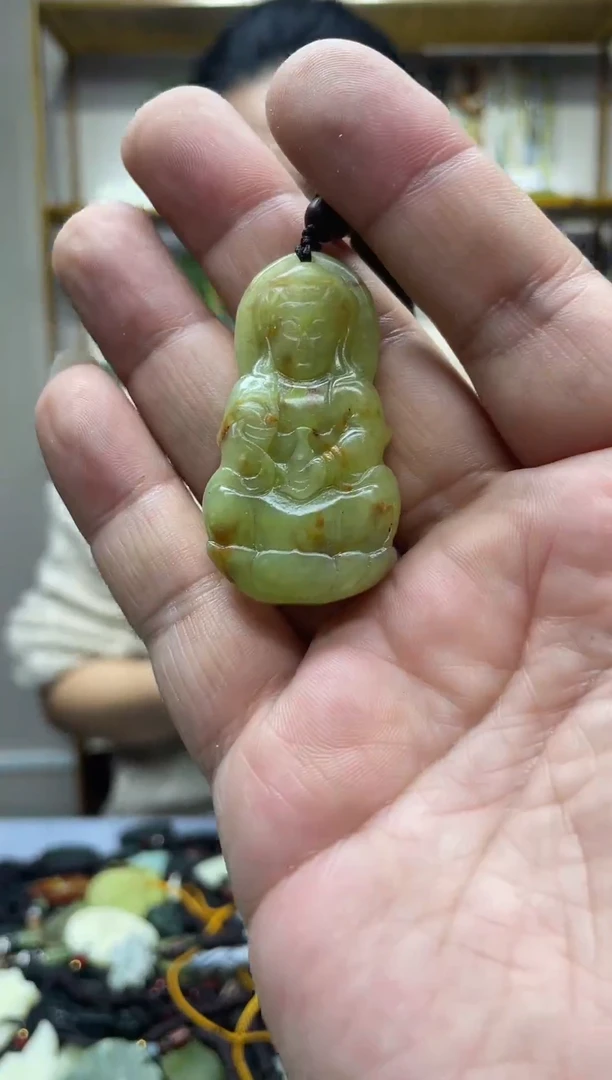 未镶嵌蛇纹石玉吊坠`·