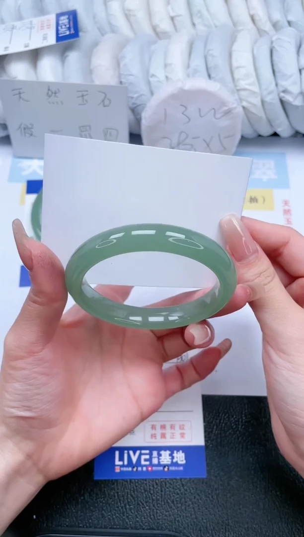 【闪购商品】石英质玉手镯未镶嵌T301-56.5