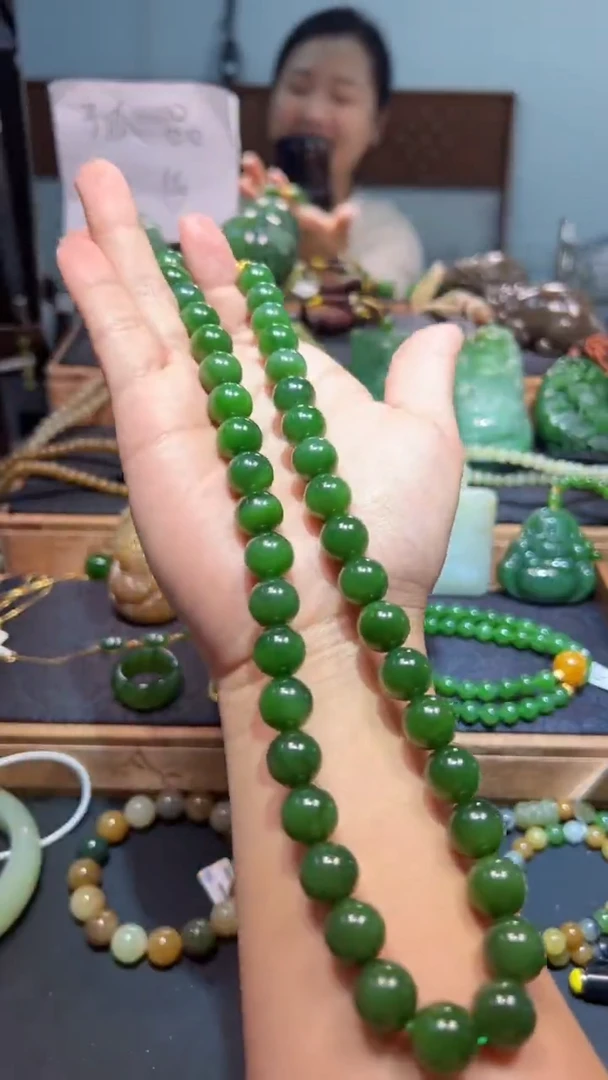 颈饰未镶嵌和田玉（碧玉）1