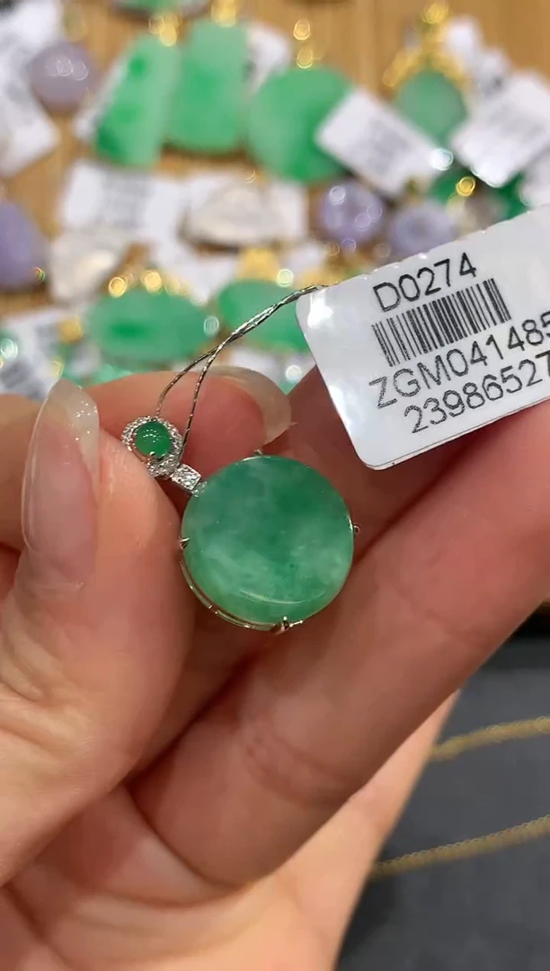 【闪购商品】翡翠吊坠(不含链)18K金镶嵌2352