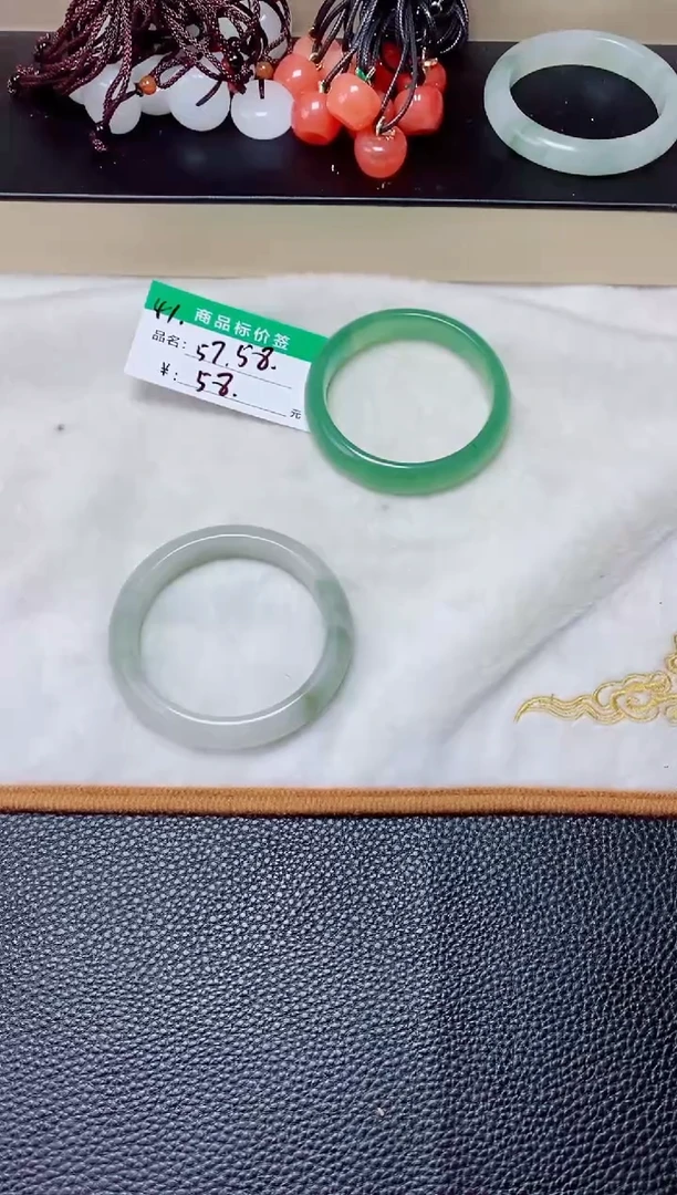 石英质玉（天山翠）手镯未镶嵌42  5859