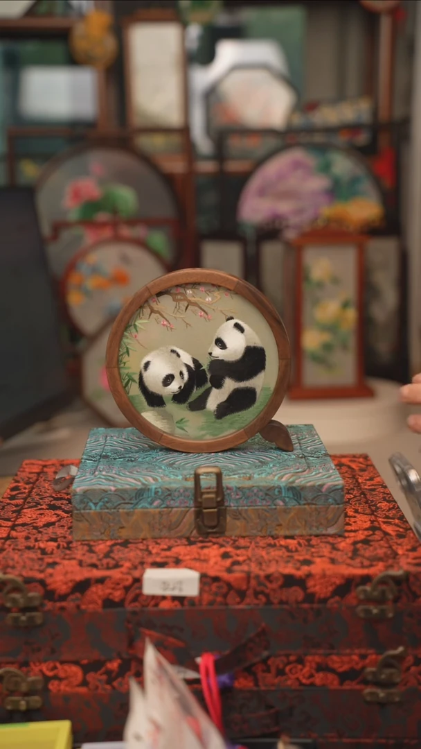 扇子苏绣双面绣小Q台屏胡桃木框小号16CM