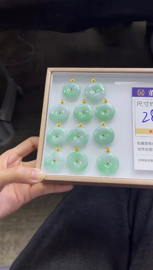 颈饰18K金镶嵌翡翠V442/多样性发一件/配绳子