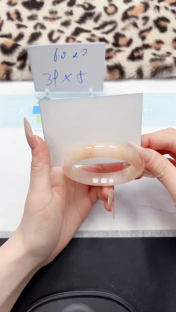 【闪购商品】石英质玉手镯未镶嵌168-54