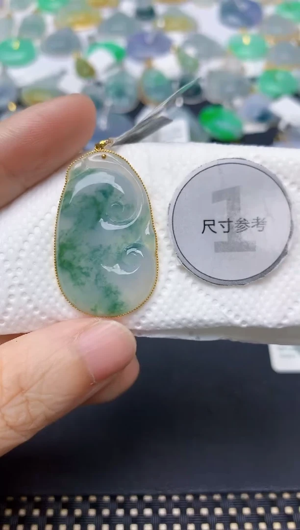 翡翠18K金镶嵌颈饰天然缅甸A货翡翠