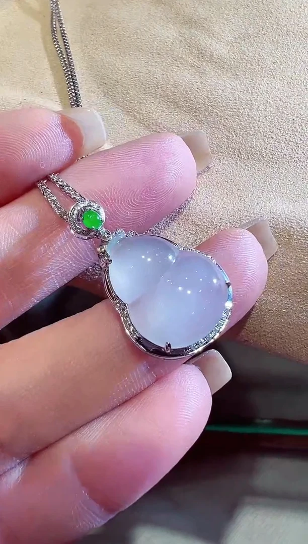 颈饰18K金镶嵌翡翠翡翠吊坠