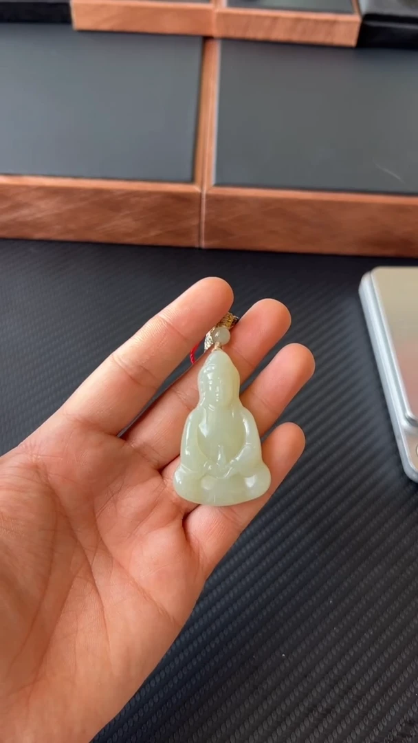 【闪购商品】和田玉吊坠(赠链)未镶嵌且末微色差迪克兰一细