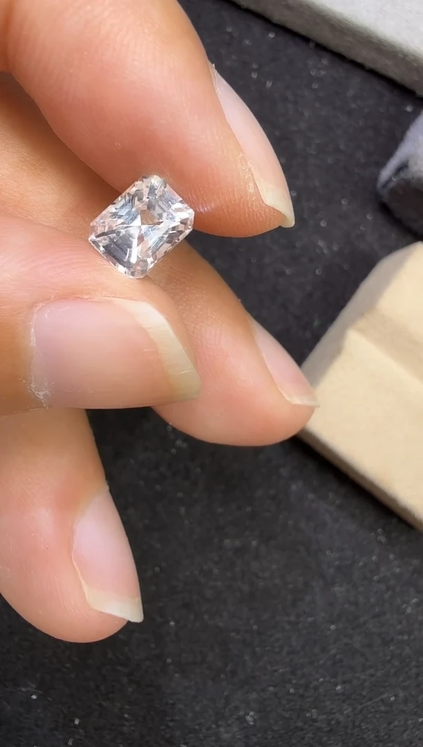 未镶嵌定制定制蓝宝石天然白色2.05克拉无烧