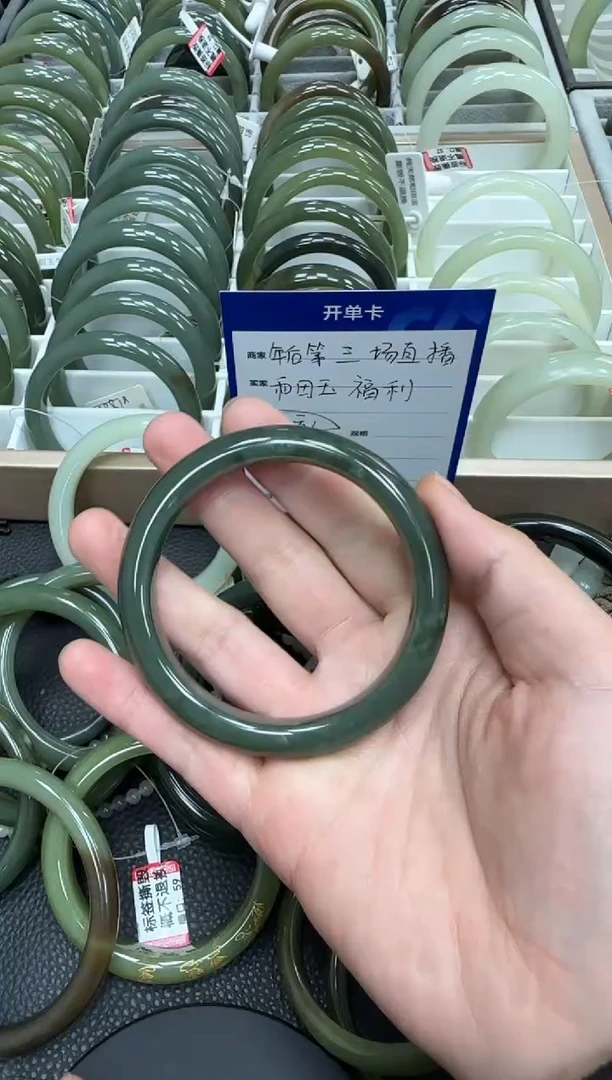 【闪购商品】和田玉手镯未镶嵌60天然和田玉有天然结构