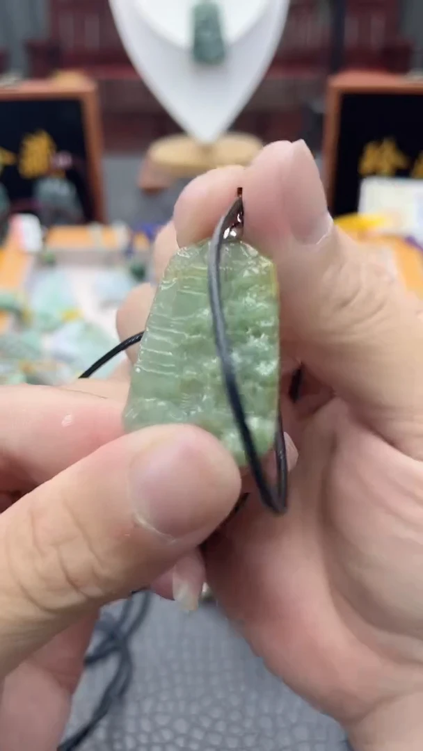 颈饰未镶嵌翡翠翡翠山水皮绳吊坠